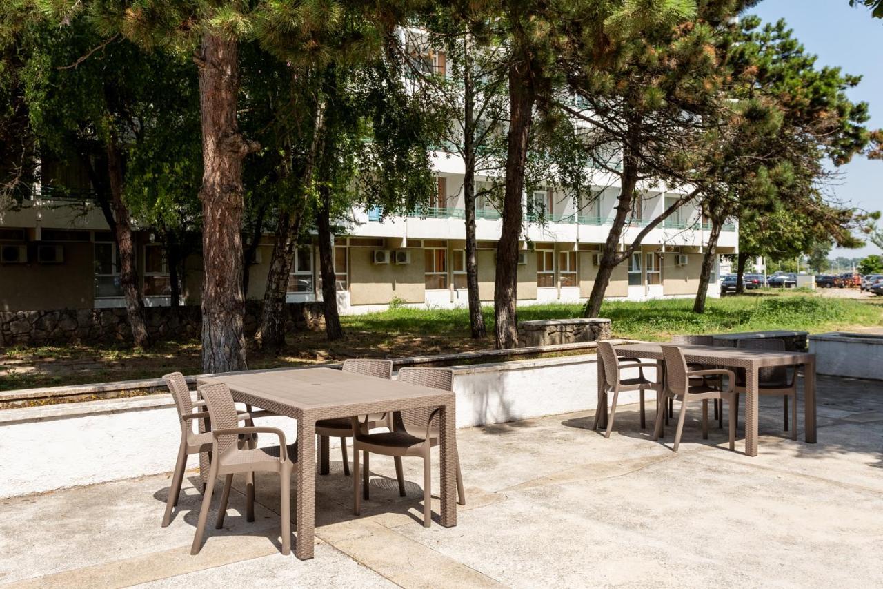 Hotel Saturn Exterior foto